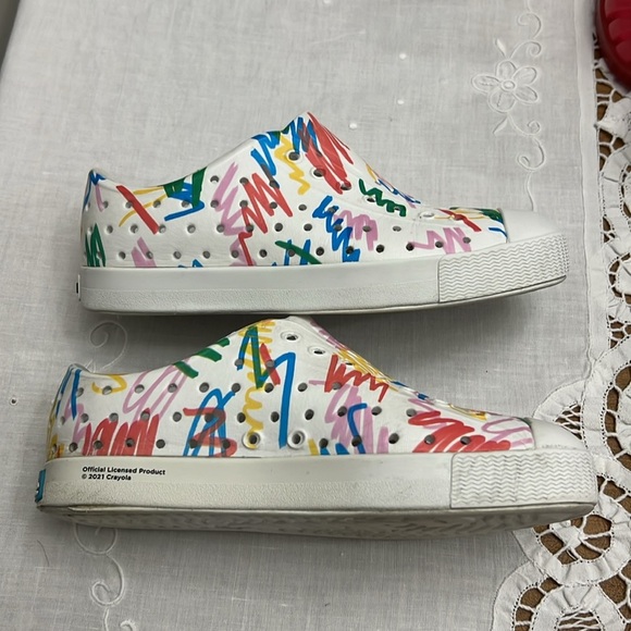 Native + Crayola Jefferson Scribble shoes size J1 - Picture 5 of 9